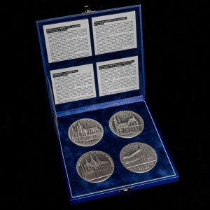 Sada stříbrných medailí Katedrály
